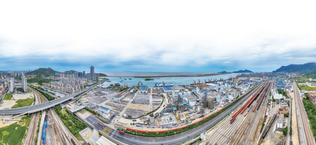 连云港港攻坚奋进收获“双过半”