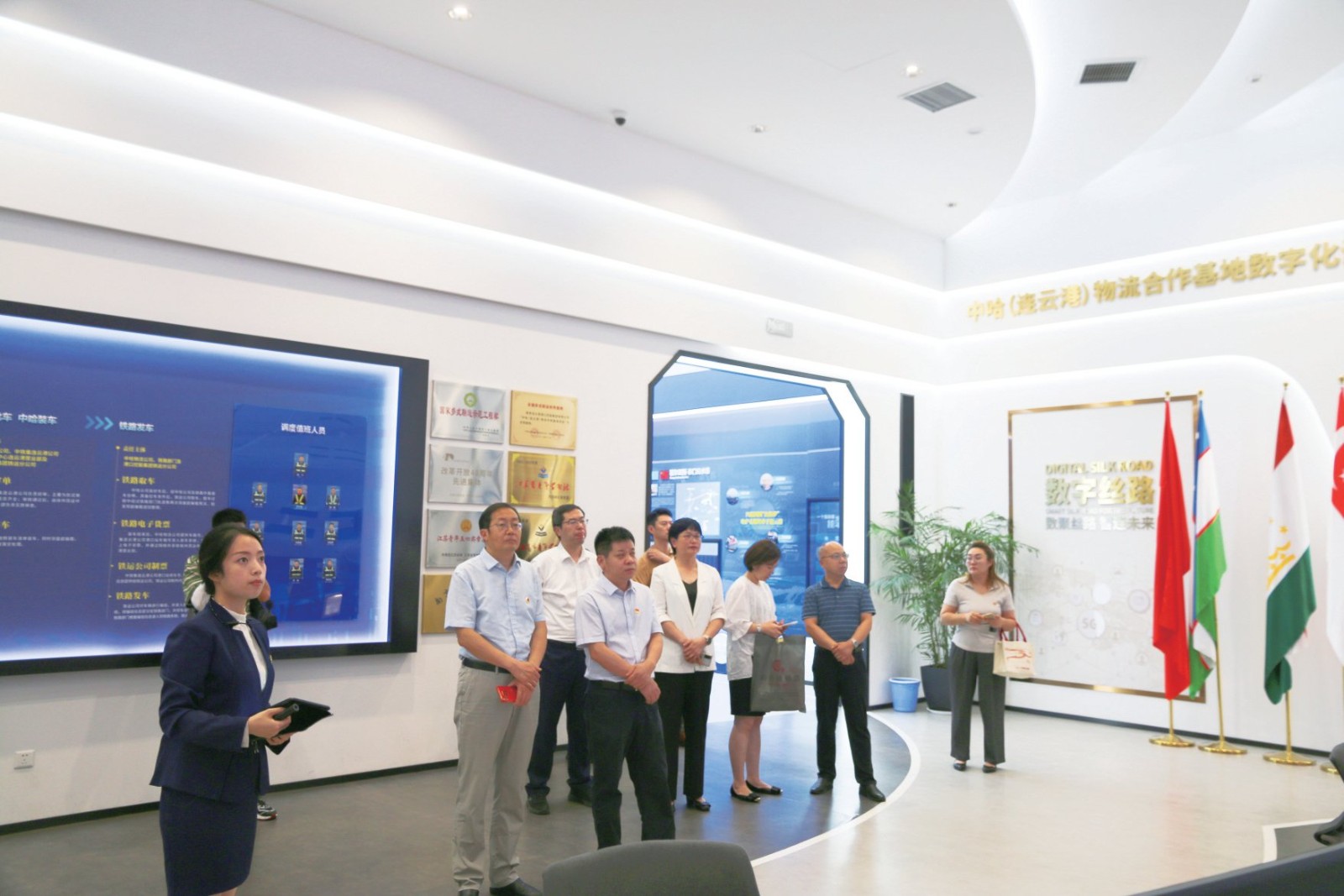 人民网党建引领高水平对外开放调研团来港调研
